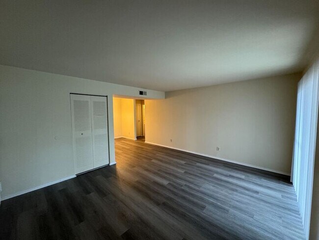 Foto del edificio - 2241 Sedgwick St