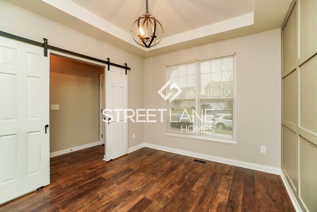 Building Photo - REDUCED!