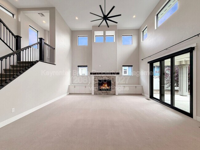 Foto del edificio - 8343 W Sparks Lake Dr