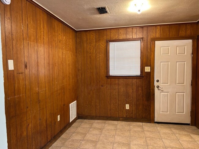 Building Photo - 1722 Peach St
