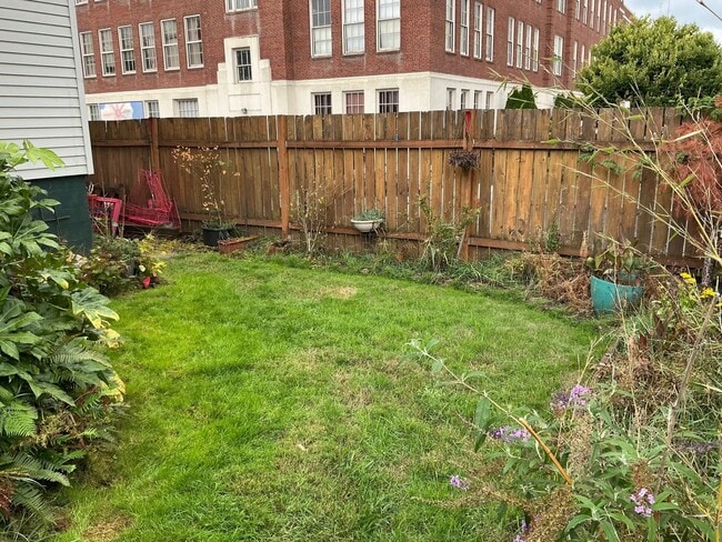 Building Photo - HIP HISTORIC