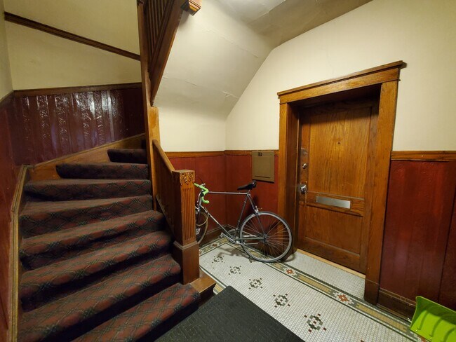 Entry - 2734 N Campbell Ave