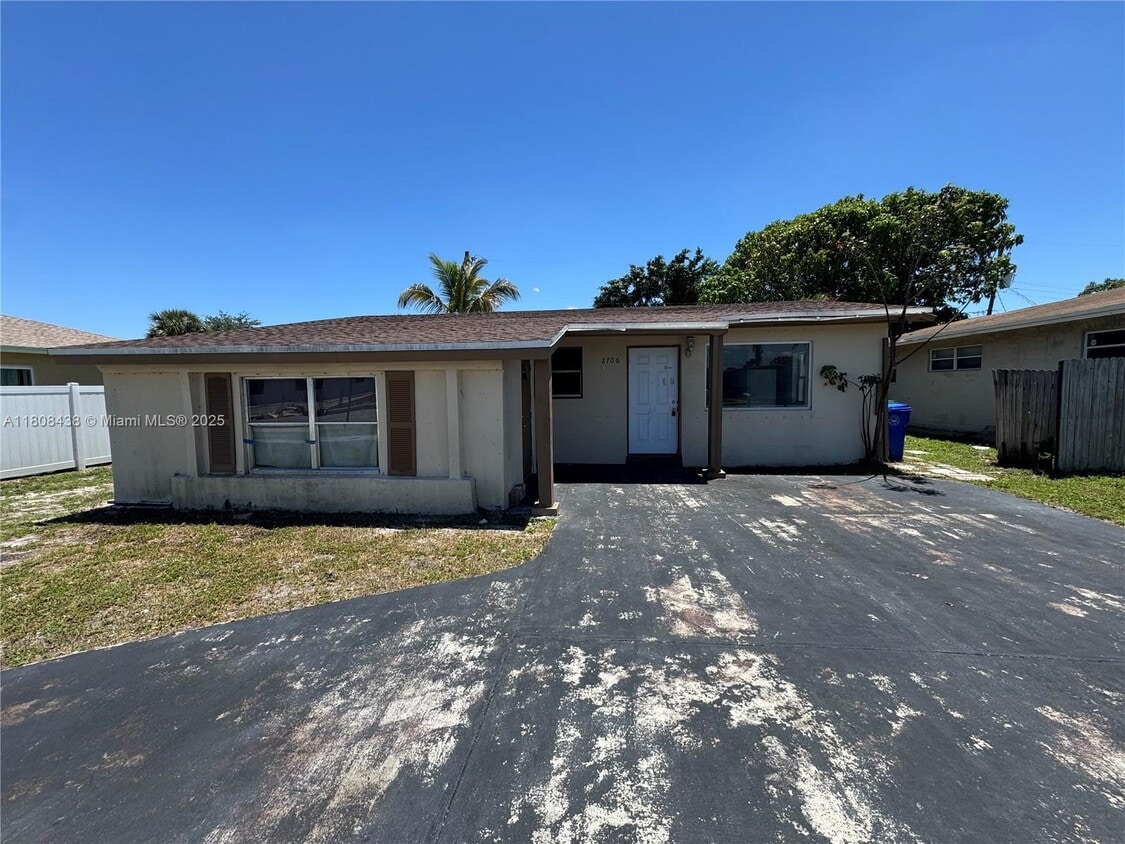 Primary Photo - 2706 NW 15th Ct