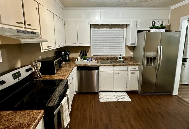 Foto del edificio - 2120 Sandgate Cir SW