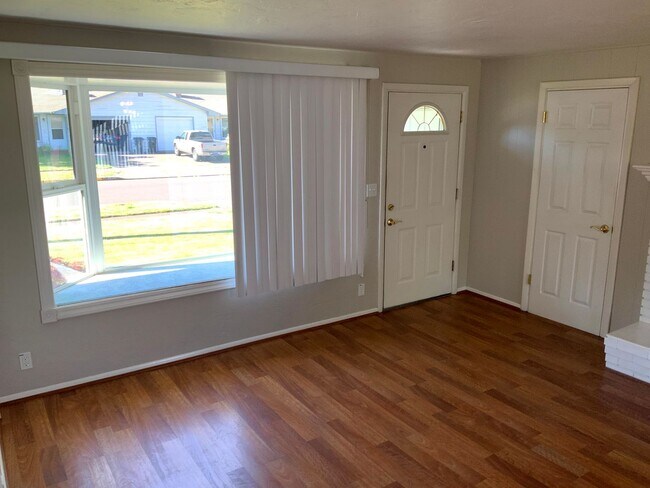 Building Photo - Cal Young neighborhood duplex