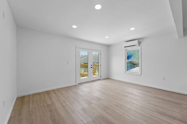 Building Photo - 3811 Ursuline St
