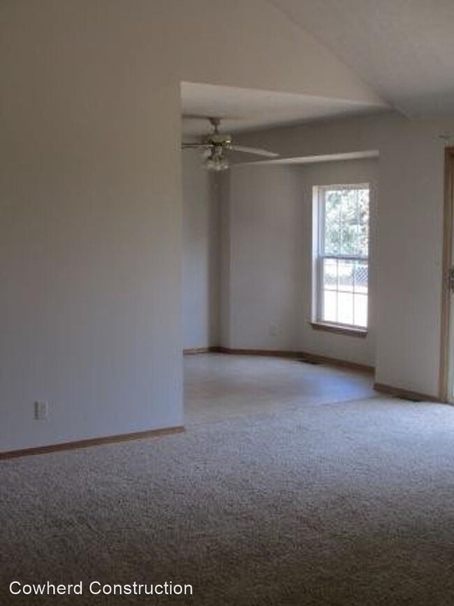 Building Photo - 3 br, 2 bath House - 3445 W Hoke