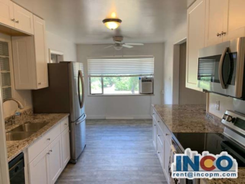 Foto principal - REMODELED 4 bed 2 bath Ranch home w/Beauti...