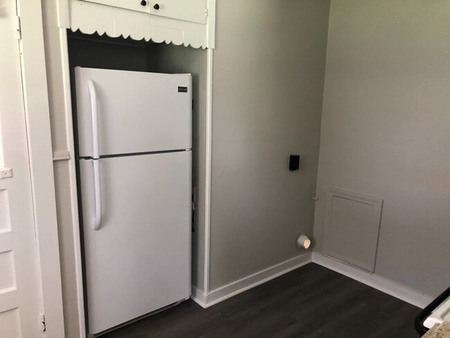 Building Photo - 2/1 Cottage