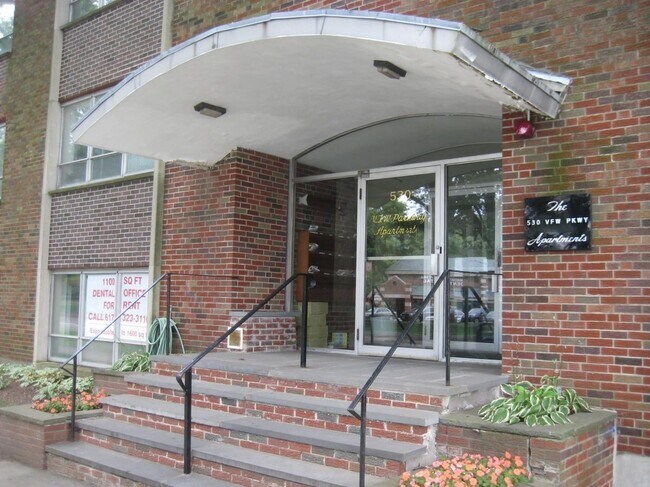 Building Photo - 530 VFW Pky