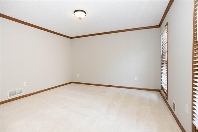 Building Photo - 4439 Thoroughbred Dr NE