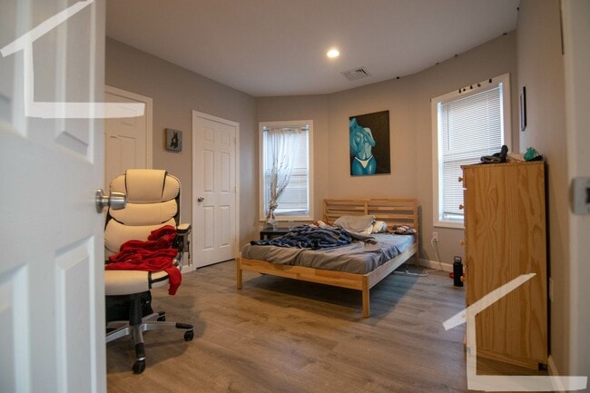 Building Photo - HOT ALLSTON LISTING!!!!
