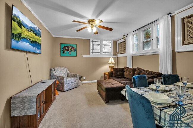 Foto del edificio - Furnished 2-Bedroom Apartment near Elmwood Village