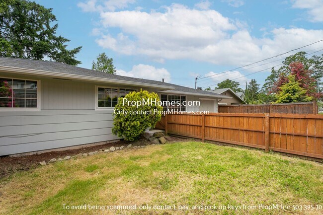 Building Photo - Bright and Beautiful Four Bedroom Home In ...