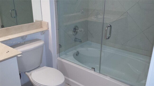 Foto del edificio - 325 S Biscayne Blvd