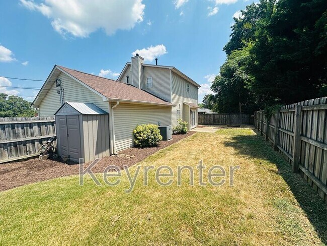 Building Photo - 2207 Crestpark Rd