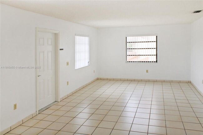 Building Photo - 8867 SW 36th St