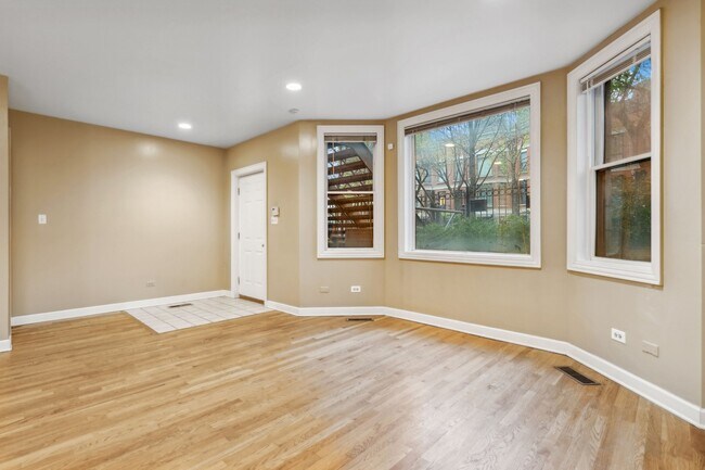 Building Photo - 1547 W Jackson Blvd