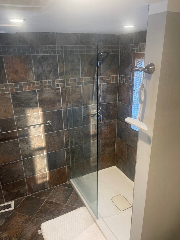 Building Photo - 2626 N Newman Rd