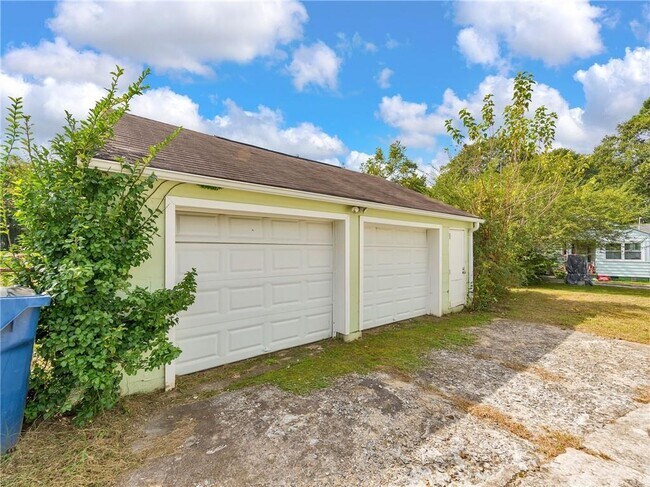 Building Photo - 652 Mozley Dr SE