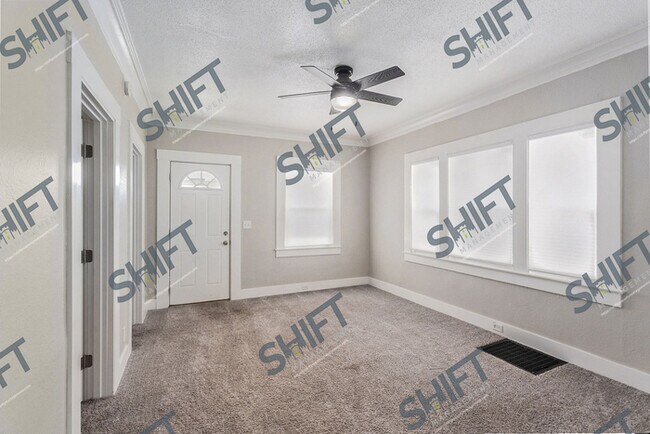 Foto del edificio - 735 Davis - Gorgeous single family home