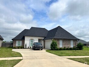 Building Photo - 5137 Tensas Dr