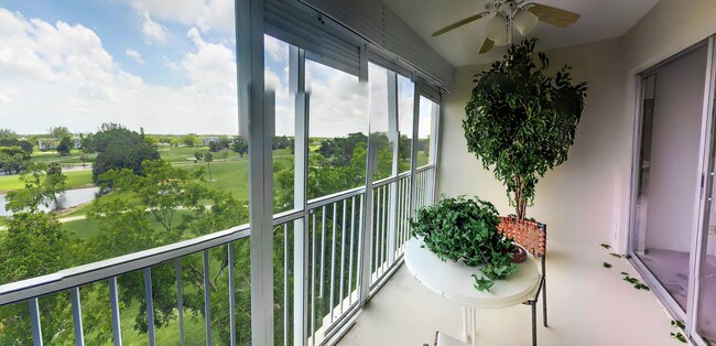 Foto del edificio - 3050 N Palm Aire Dr