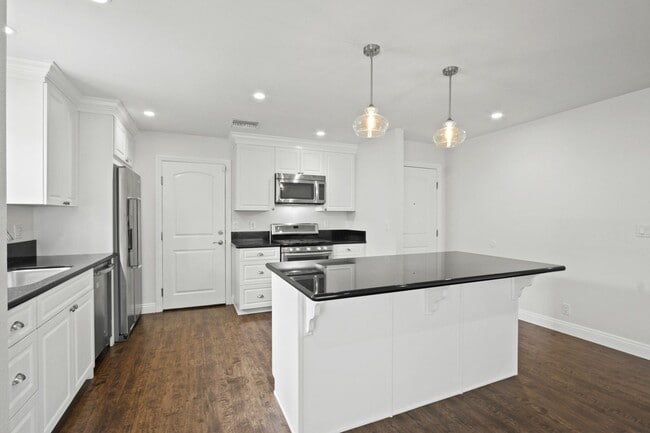 Building Photo - Welcome to the Eastgate Community of West ...