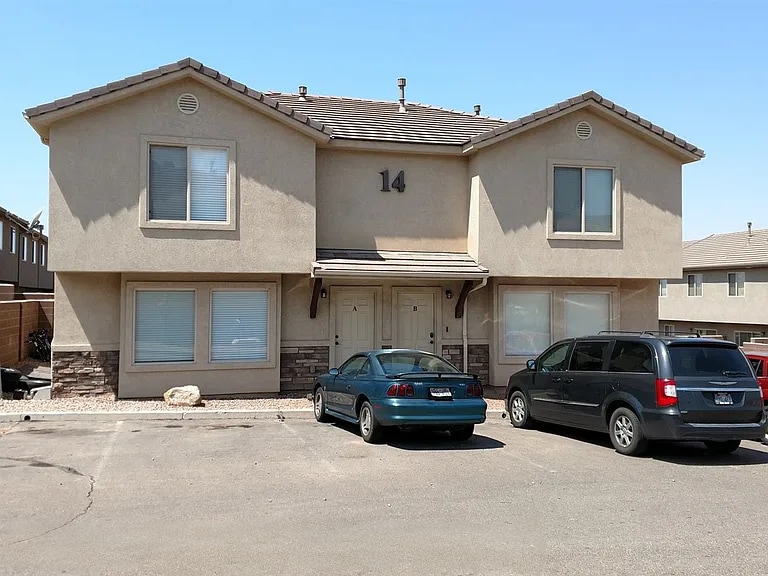 Foto del edificio - "Charming 3-Bed Townhouse in Cedar City with 2.5 Baths – Your Spacious 1,384 Sq Ft Retreat Awaits!"