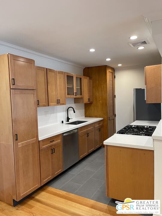 Building Photo - 1104 Masselin Ave