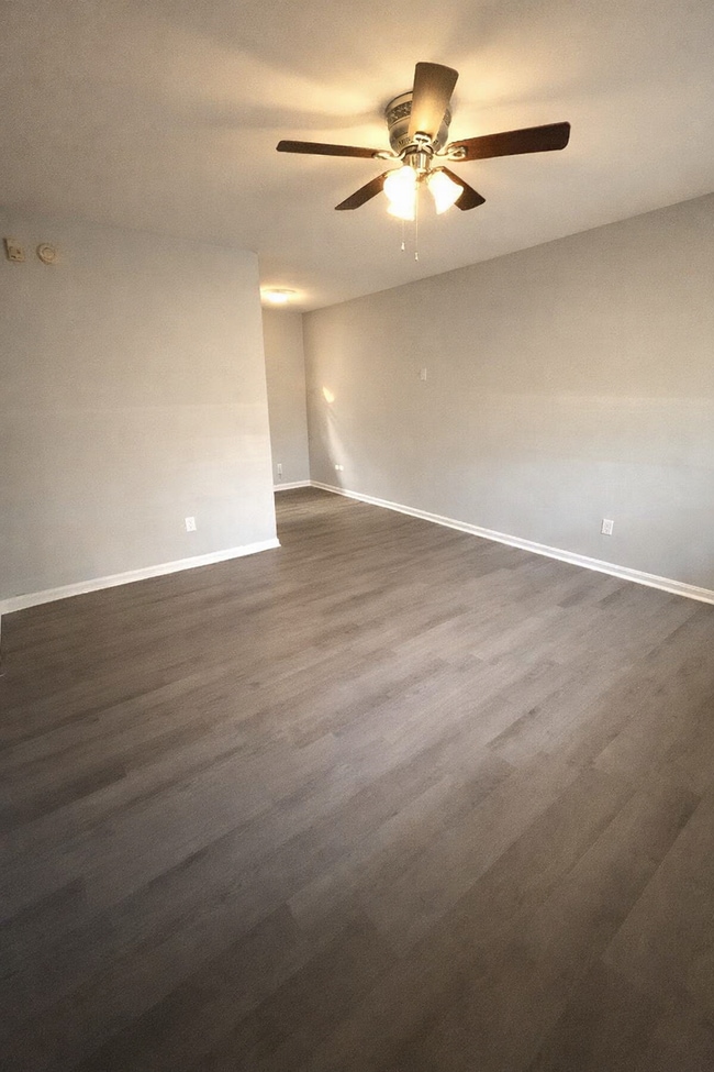 Building Photo - 408 Birchwood Dr