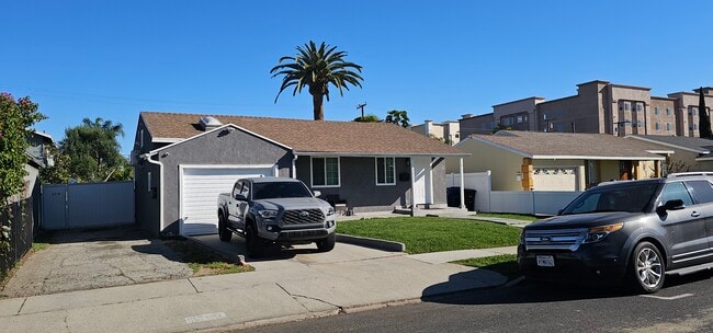 Foto del edificio - 3717 W 116th St