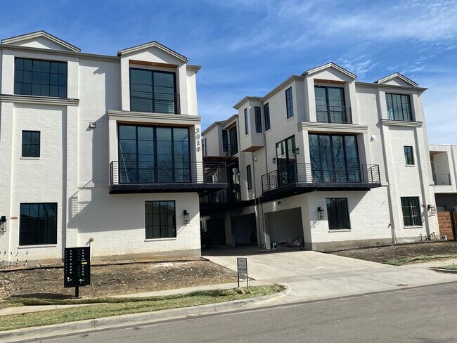 Building Photo - 2018 Moser