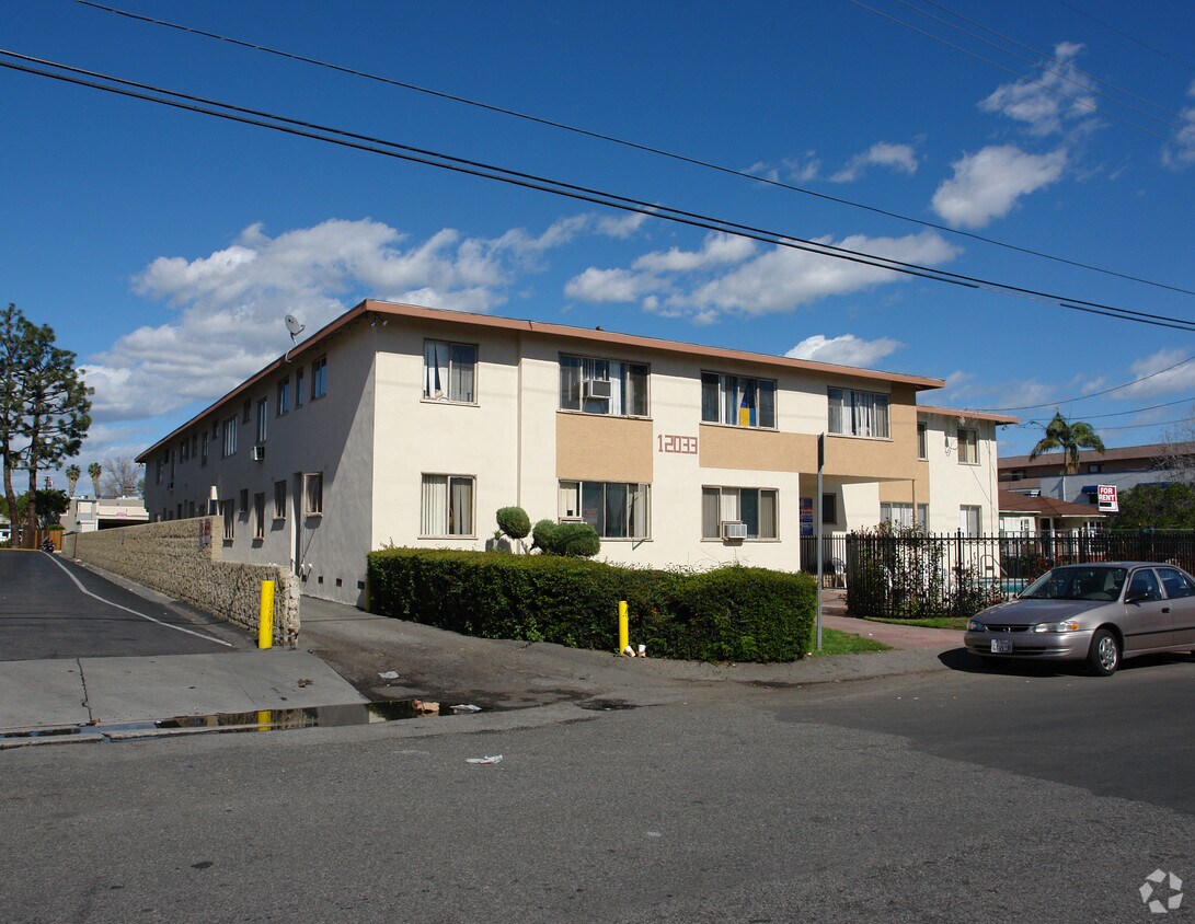 Primary Photo - 12033 Kling St