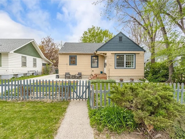 Building Photo - 424 Miles Ave