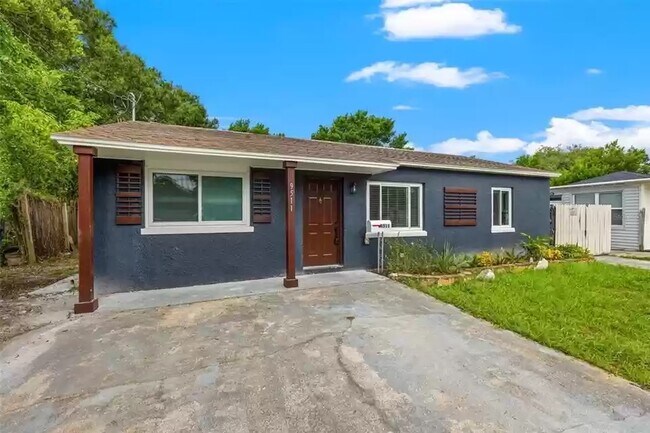 Front Two Car driveway - 9511 N Dartmouth Ave