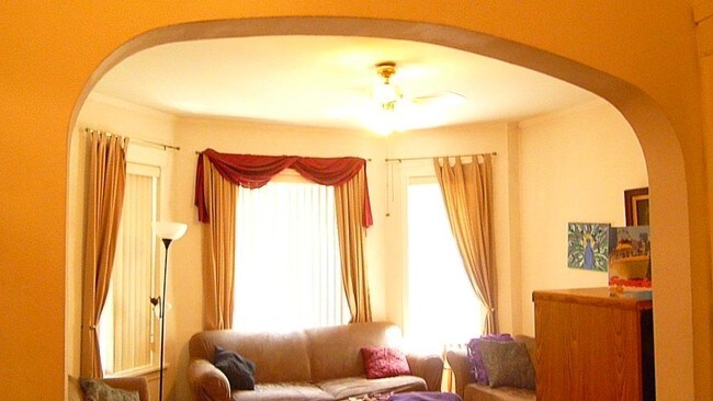 Foto del edificio - 3704 N Magnolia Ave