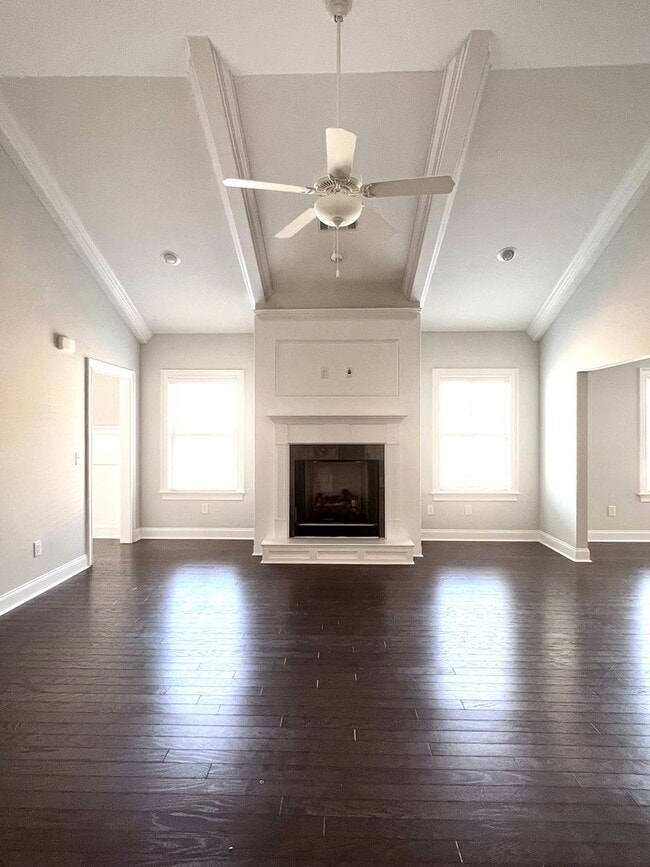 Building Photo - Impressive 4BR/2.5 bath home with a loft!