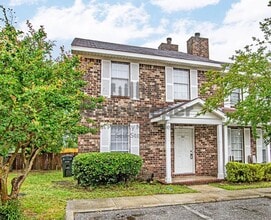 Building Photo - 101 Sandlewood Dr