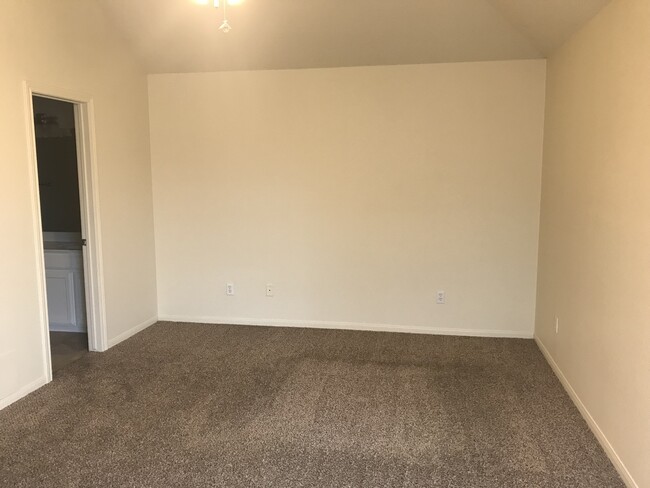 Building Photo - Single Family Home *LEASING SPECIAL AVAILA...