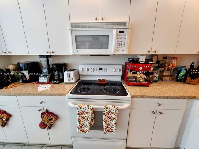 Foto del edificio - 730 NE 90th St