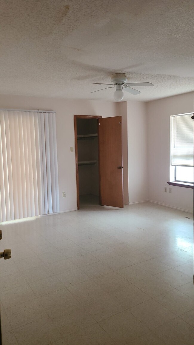 Foto del edificio - 2311 W Iris Ave