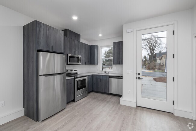 2BR, 1,5BA - 834SF - Unidad 7584 - Emerald Townhomes