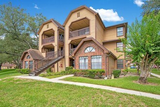 Building Photo - 305 Lakepointe Dr