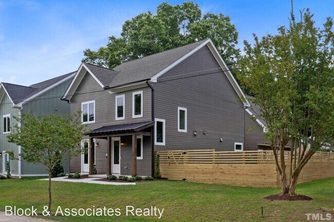 Building Photo - 4 br, 3.5 bath House - 2100 Tudor Pl.