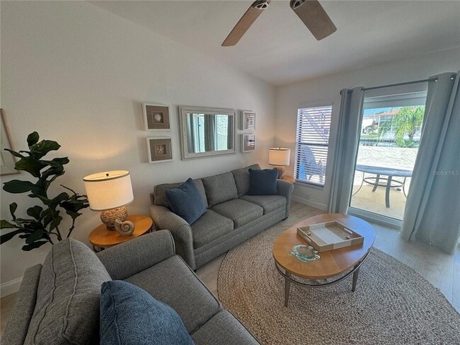 Building Photo - 2571 Cyprus Dr