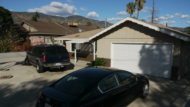 Foto del edificio - Charming 3-Bedroom Home with Upgraded Kitc...