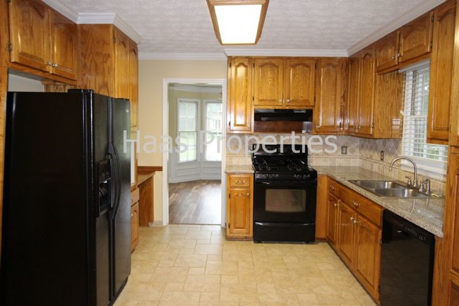 Building Photo - 4957 Willow Creek Dr