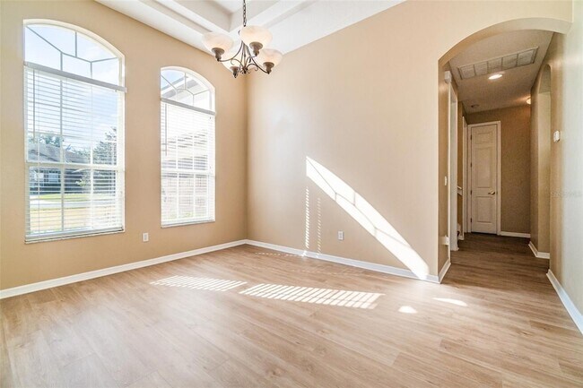 Foto del edificio - 6220 Hedgesparrows Ln