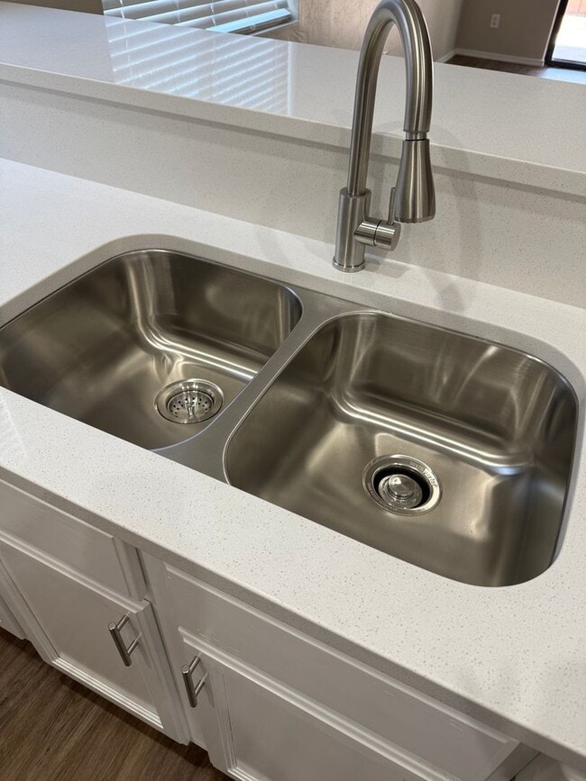 Building Photo - Oro Valley SFH in Gated Community